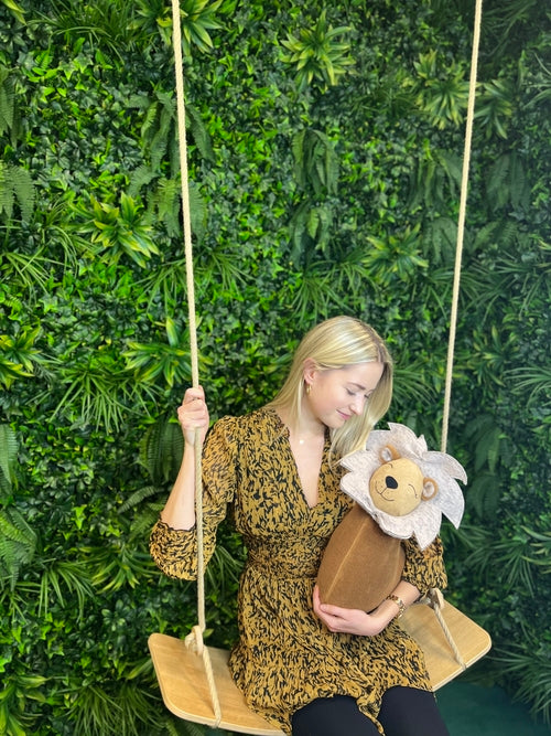 Brinquedo-almofada macio em forma de leão, feito à mão