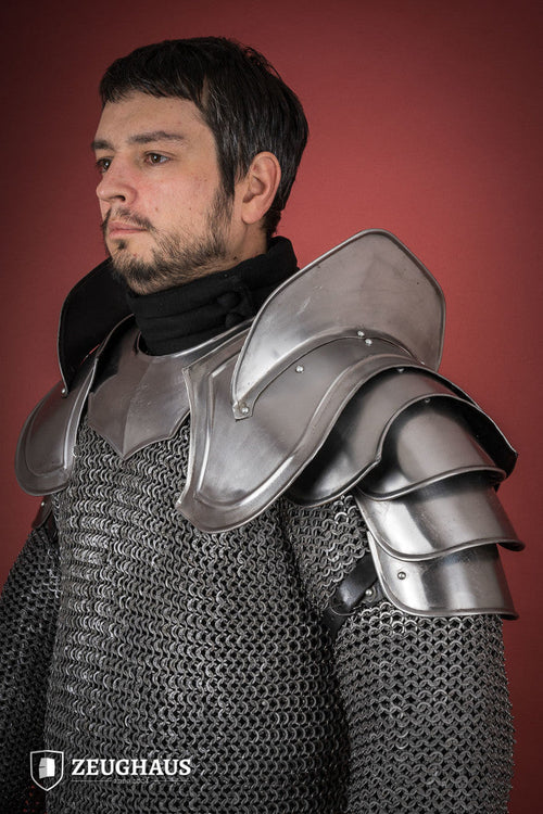 Ombreiras de Guerreiro com Quebra-Lâminas Polidas