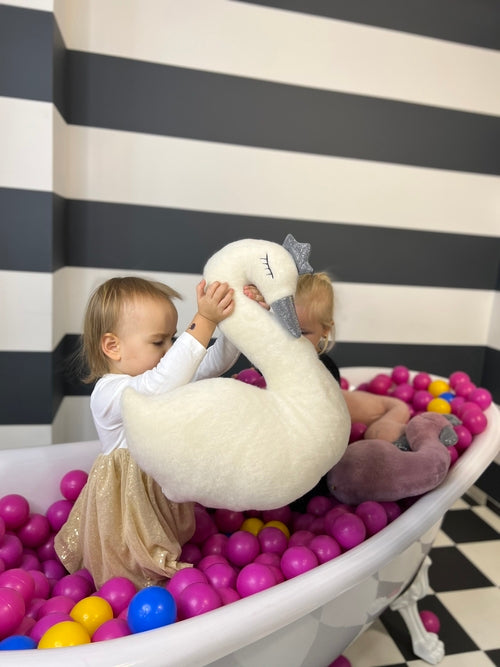 Brinquedo macio em forma de cisne, feito à mão