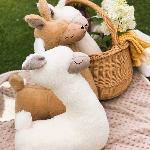 Brinquedo-almofada macio em forma de alpaca, feito à mão