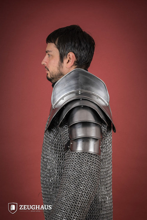 Ombreiras de Guerreiro com Quebra-Lâminas Polidas